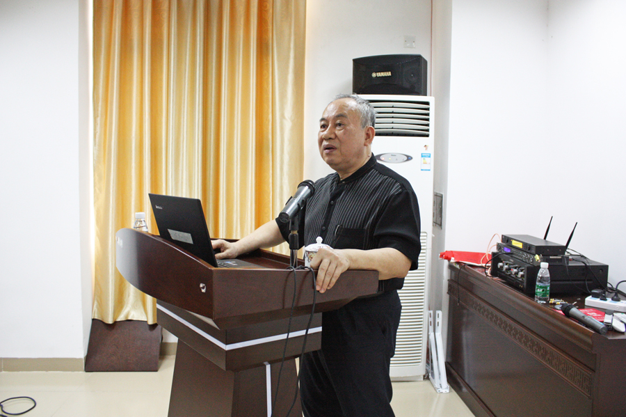 朱主任特写.jpg 朱主任特写.jpg